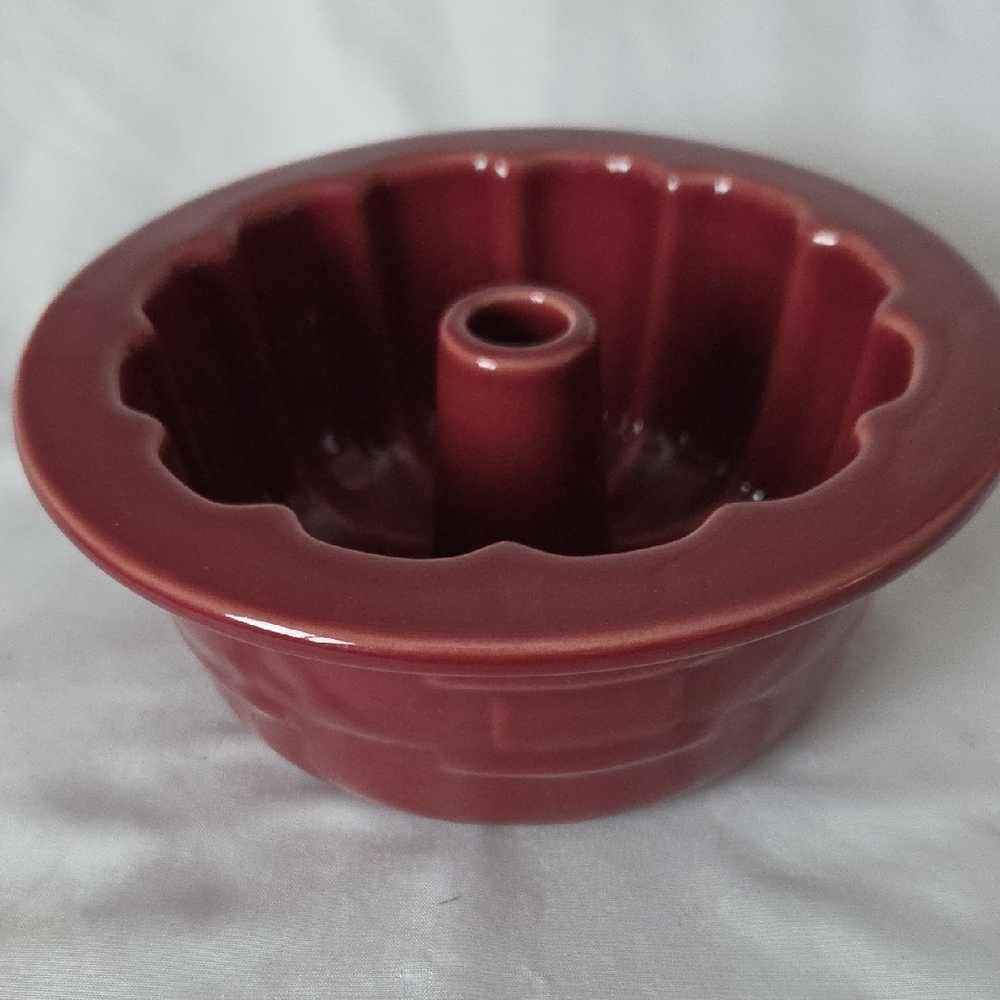 Longaberger Deep Red Ceramic Bundt Cake Pan